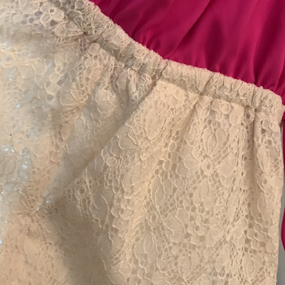 6 Shore road lace and hot pink top romper with pockets - Picture 8 of 8